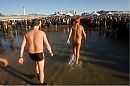 Nieuwjaarsduik Egmond aan Zee, foto 640x427, 2 reacties, 4 stemmen