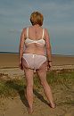 Op het strand, foto 660x1024, 3 reacties, 12 stemmen