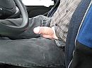 Met blote pik auto rijden, foto 640x480, 7 reacties, 19 stemmen