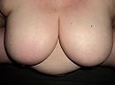 de tieten van tante D, foto 2592x1944, 3 reacties, 23 stemmen