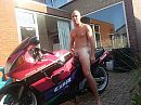 stijve op de motor, foto 3264x2448, 7 reacties, 42 stemmen