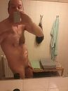 zelfportret in douche, foto 960x1280, 3 reacties, 4 stemmen