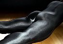 zwarte catsuit, foto 600x428, 2 reacties, 3 stemmen