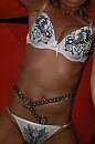 Aan de ketting gelegd, foto 2666x4000, 34 reacties, 138 stemmen