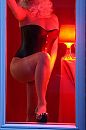 Achter het raam, foto 570x854, 19 reacties, 74 stemmen