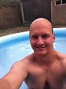 Even in zwembad, foto 480x640, 0 reacties, 4 stemmen