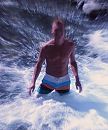 hij in het water, foto 444x531, 1 reacties, 2 stemmen