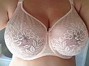 Decolleté selfie, foto 1280x960, 31 reacties, 75 stemmen