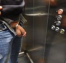 En mijn man in de lift, foto 3423x3311, 10 reacties, 44 stemmen