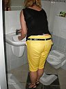 Gele broek, foto 1000x1333, 8 reacties, 33 stemmen