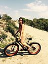 Hot lady enjoing the Fatboy, foto 480x640, 5 reacties, 93 stemmen