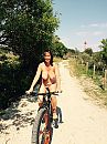Hot lady riding the Fatboy :-), foto 480x640, 16 reacties, 149 stemmen