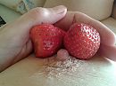 aardbeihappen?, foto 2560x1920, 3 reacties, 11 stemmen