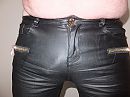 afgebonden in leer en lingery, foto 2304x1728, 1 reacties, 1 stemmen