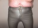 afgebonden in leer en lingery, foto 2304x1728, 1 reacties, 3 stemmen