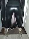 mijn kontje in leren broek, foto 1728x2304, 27 reacties, 148 stemmen