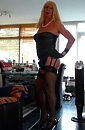 paraderen in zwarte lak, foto 260x394, 1 reacties, 5 stemmen