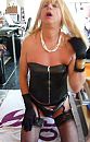paraderen in zwarte lak, foto 310x480, 6 reacties, 18 stemmen