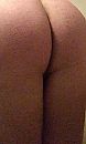 Met blote billen op bed.., foto 620x1024, 1 reacties, 3 stemmen