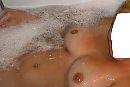 Vrouwtje in bad, foto 876x591, 2 reacties, 9 stemmen