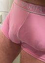 Wie maakt me hard, foto 2136x2991, 1 reacties, 9 stemmen