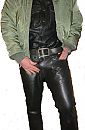 leer en skinhead met stijve, foto 1965x2971, 1 reacties, 3 stemmen