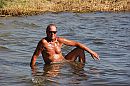 man in het water, foto 1920x1280, 1 reacties, 11 stemmen