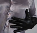 satijn en leather gloves, foto 2573x2312, 1 reacties, 3 stemmen