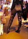 shoppen in hoerige laklaarzen, foto 937x1280, 11 reacties, 119 stemmen