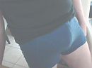 strak in de short, foto 320x240, 3 reacties, 2 stemmen