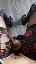 tussen haar benen, foto 747x1328, 3 reacties, 21 stemmen