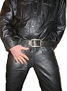zwart leder, foto 2214x2993, 1 reacties, 7 stemmen