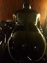 Latex party bussel, foto 2448x3264, 1 reacties, 9 stemmen