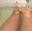 Leaker in bad, foto 1638x1592, 1 reacties, 7 stemmen