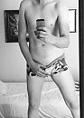 Me, foto 640x889, 28 reacties, 74 stemmen