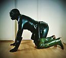 geheel in rubber en laarzen, foto 766x674, 0 reacties, 12 stemmen
