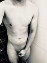 Black and white body, foto 720x960, 1 reacties, 7 stemmen