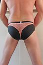 In latex slip en string, foto 1748x2583, 9 reacties, 15 stemmen