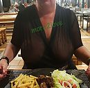 In een restaurant, foto 2997x2939, 34 reacties, 151 stemmen