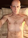 Liggend naakt in bed, foto 2448x3264, 0 reacties, 1 stemmen