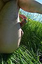 blote billen in het gras, foto 2670x4000, 0 reacties, 4 stemmen