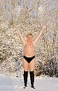 in de sneeuw, foto 1734x2700, 17 reacties, 125 stemmen