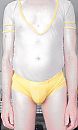 in gele slip, foto 2400x4000, 3 reacties, 4 stemmen