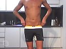 in sportshortje, foto 480x360, 4 reacties, 6 stemmen