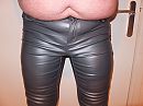nieuwe leren broek, foto 2304x1728, 2 reacties, 3 stemmen