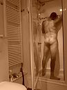 onder de douche, foto 480x640, 1 reacties, 18 stemmen