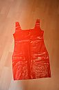 rood latex jurkje, foto 2649x4000, 4 reacties, 11 stemmen