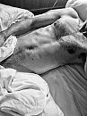 Alleen in bed, foto 2448x3264, 4 reacties, 13 stemmen