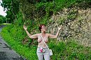 Geile milf in de natuur, foto 3872x2592, 5 reacties, 59 stemmen