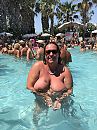 Lekker bij een poolparty, foto 3000x4000, 24 reacties, 322 stemmen